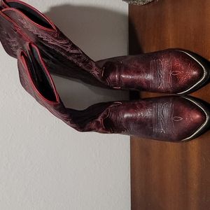 Size 8 1/2 abilene cowgirl boots... only worn a few times